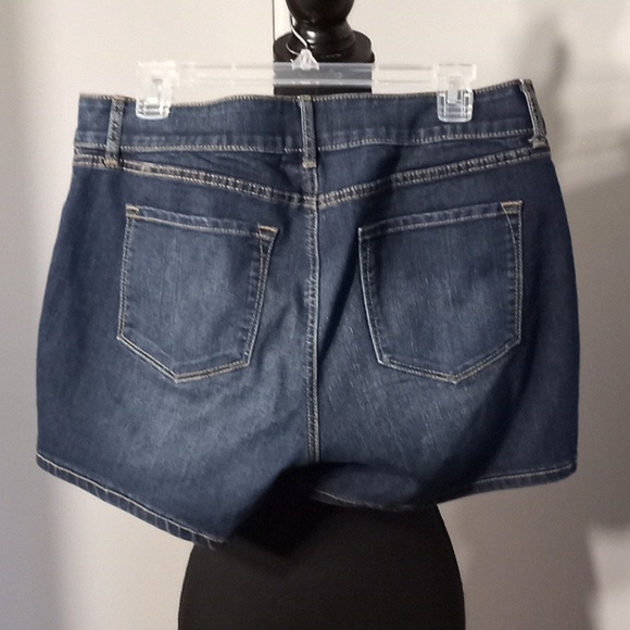 Apt. 9,size 12 Jean shorts NWOT - Picture 2 of 3